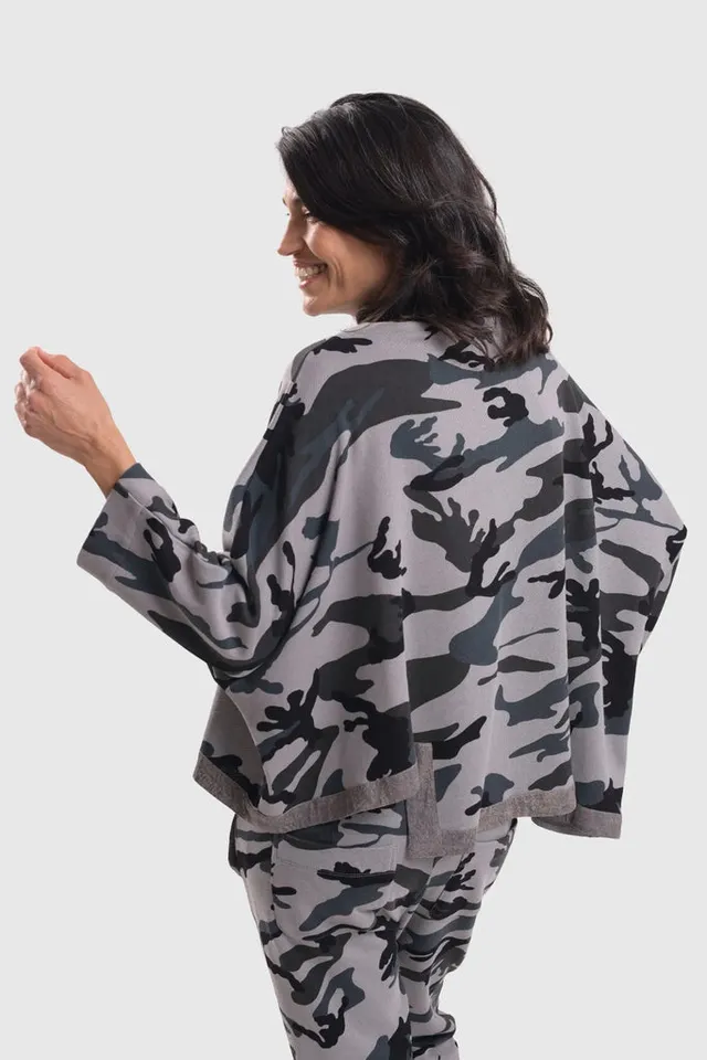 alembika-urban-kia-top-grey-camo-baumwoll-top-mit-leder-trim image 1
