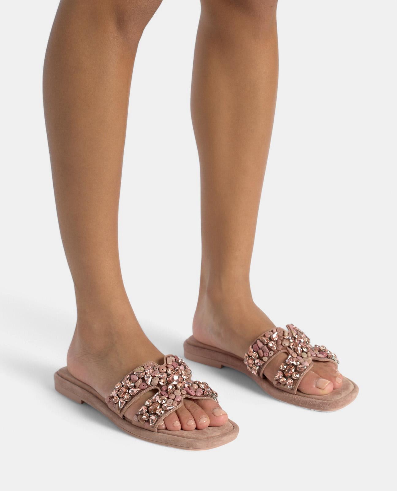 alma-en-pena-flat-sandal-with-ornamental-strap-flache-sandale-rosa-strass-1-cm image 4