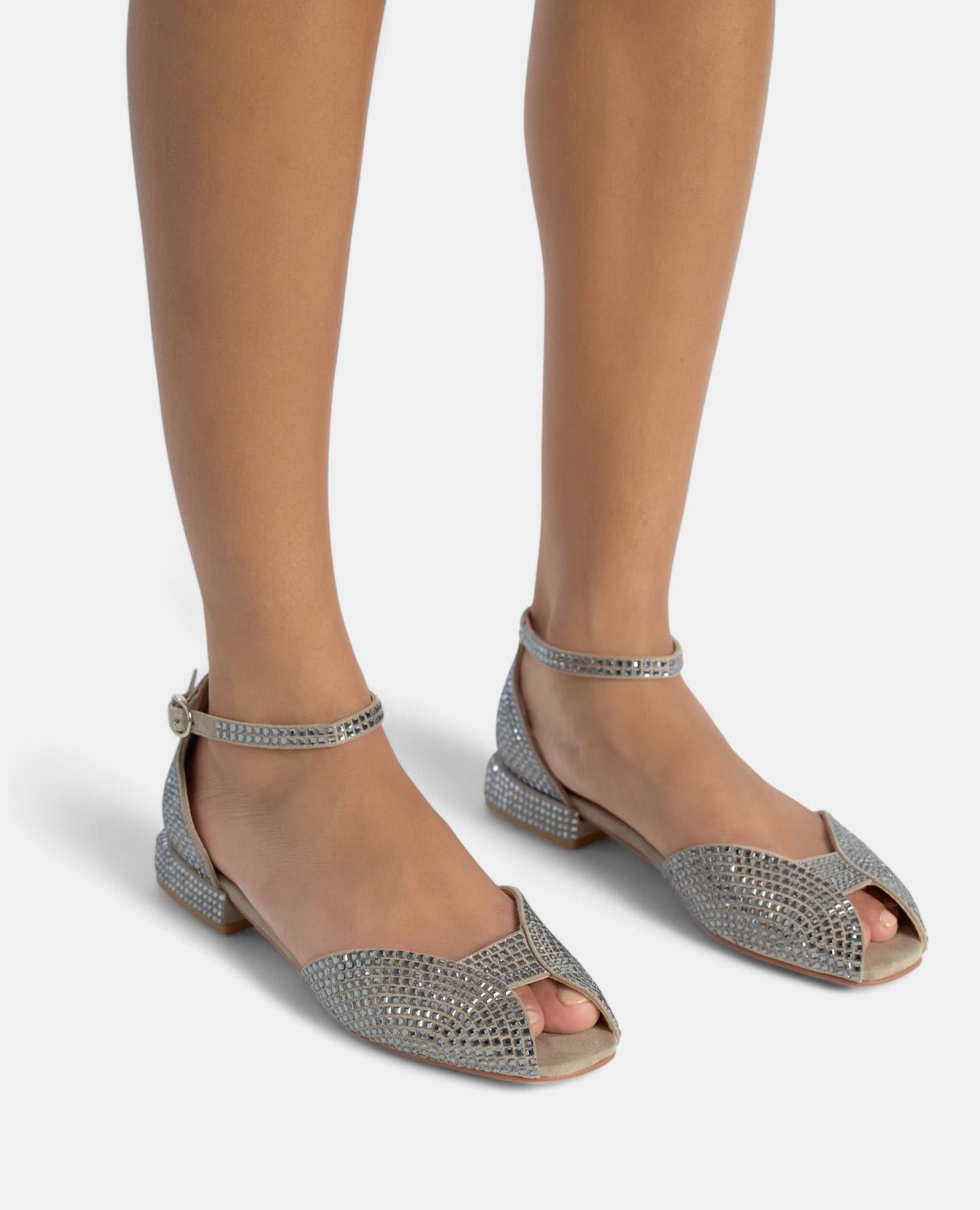alma-en-pena-damen-flache-sandalen-grau-strass-offen-2-3-cm image 4