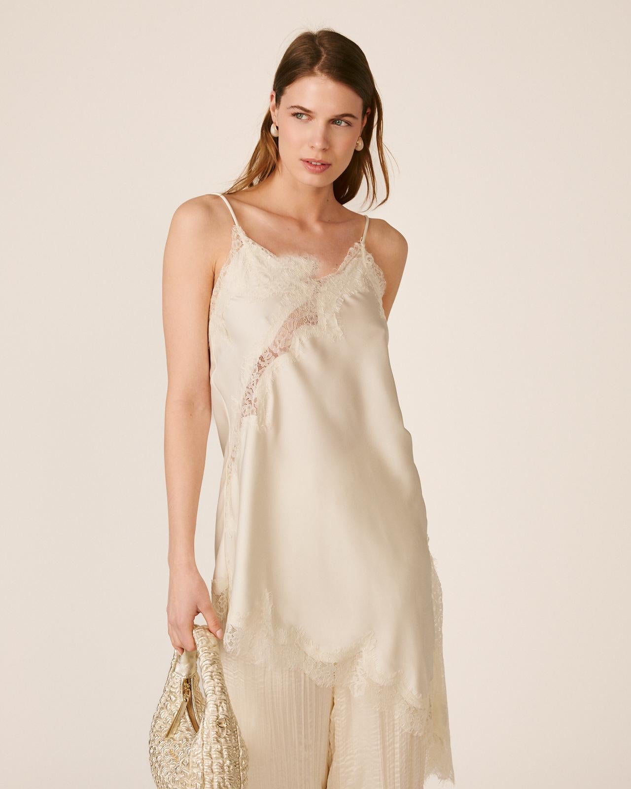 alma-en-pena-satin-slip-kleid-lingerie-kleid-v-ausschnitt-asymmetrisch-mit-spitz image 2