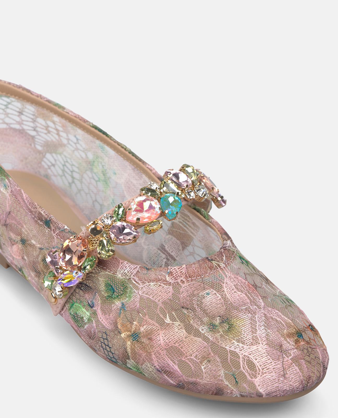 alma-en-pena-dancer-jewelry-detail-ballerinas-in-rosa-mit-schmuck-riemen image 5
