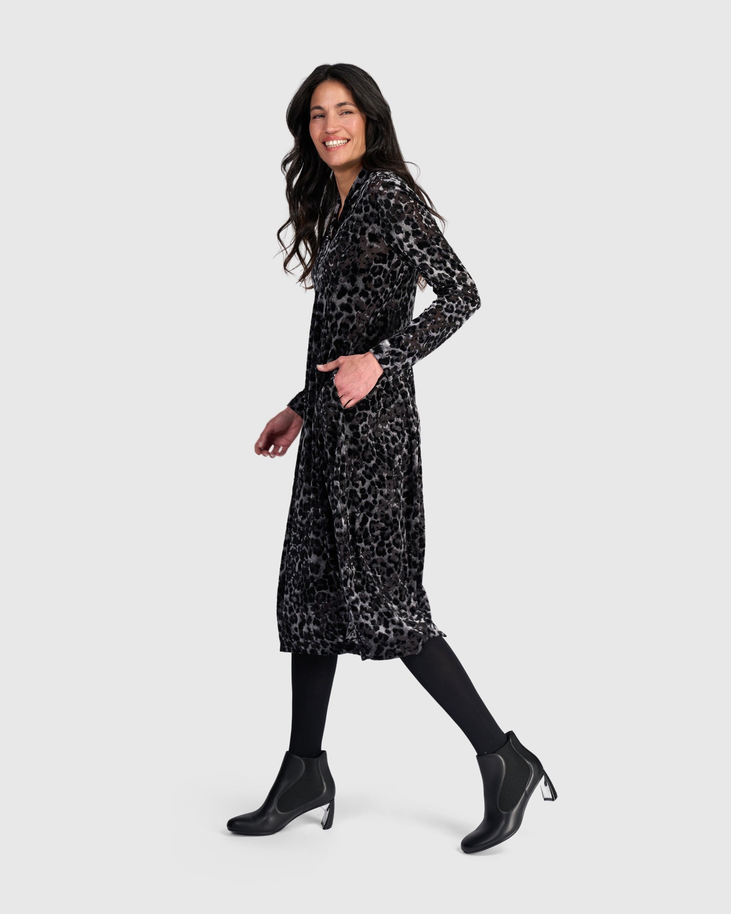 alembika-luminary-cocoon-kleid-pewter-leopard image 4