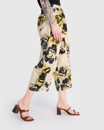 alembika-nerolina-barrel-hose-beige-floral image 4