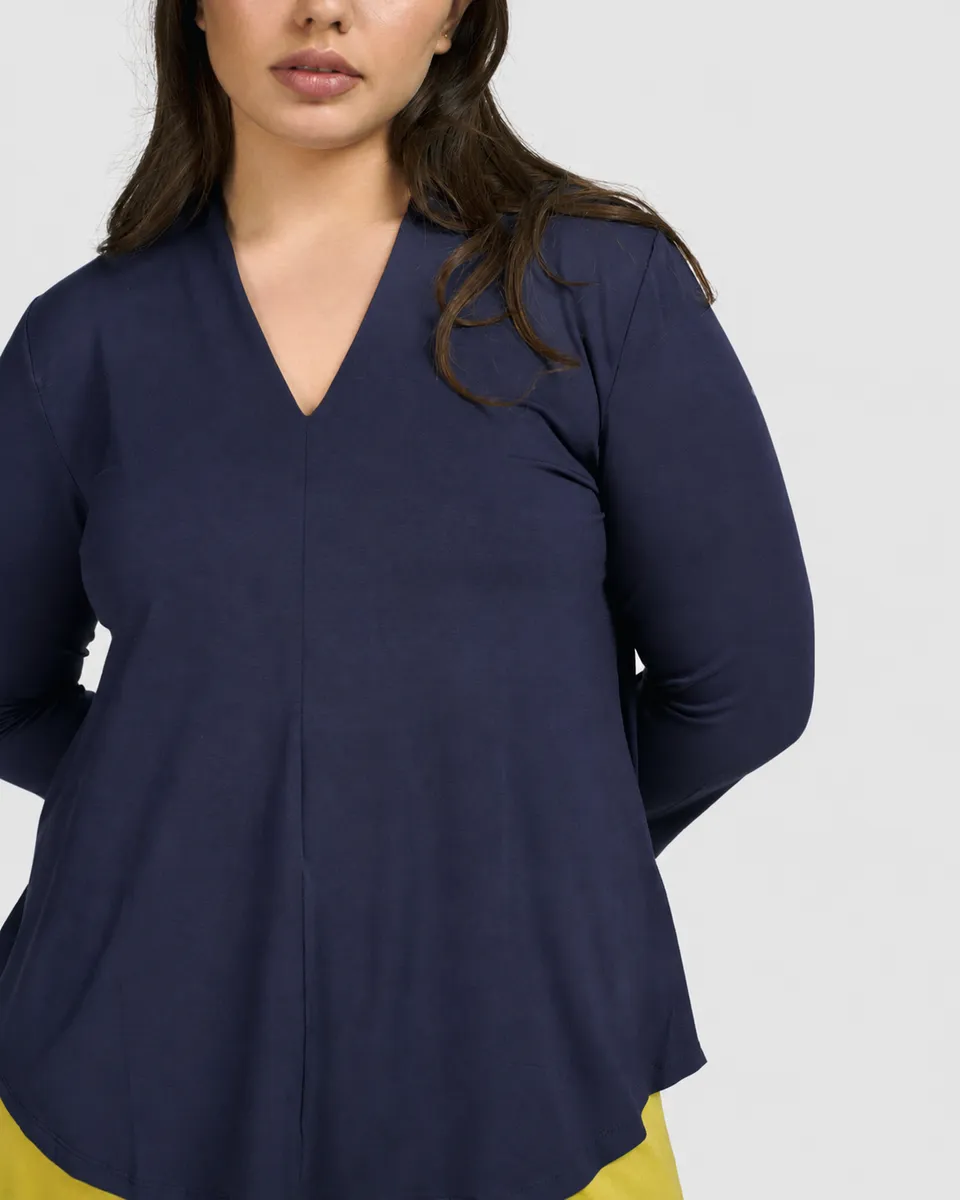 alembika-essential-v-neck-top-damen-navy image 1