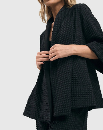 alembika-waffle-open-swing-jacke-schwarz image 4