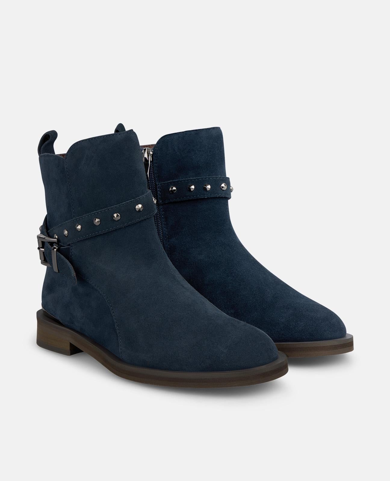 alma-en-pena-flat-ankle-boot-with-studs-flache-stiefelette-in-navy-3-cm image 2