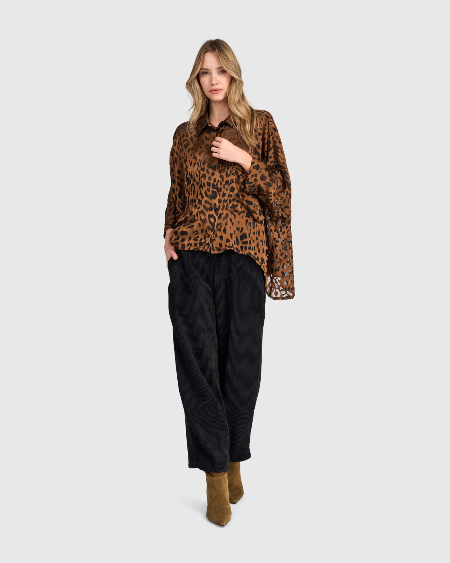 alembika-bodhi-draped-bluse-cognac-leopard image 2