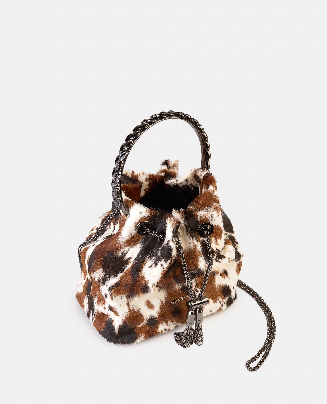 alma-en-pena-bowler-bag-aus-leder-mit-anh-nger-multicolor-kette-schulterriemen image 3