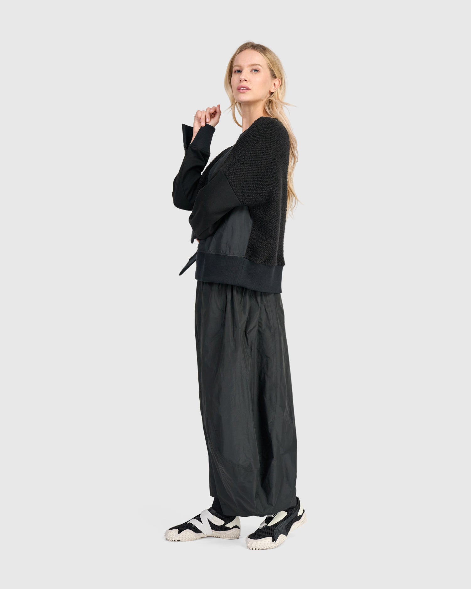 alembika-urban-havn-crewneck-top-schwarz image 4
