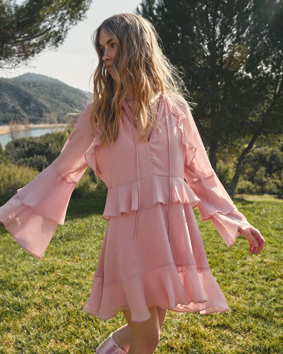 alma-en-pena-minikleid-aus-chiffon-mit-trompeten-rmeln-rosa image 1