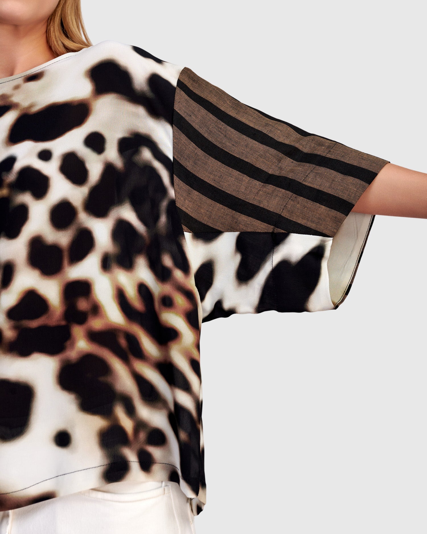 alembika-osprey-chiffon-top-leopard image 6