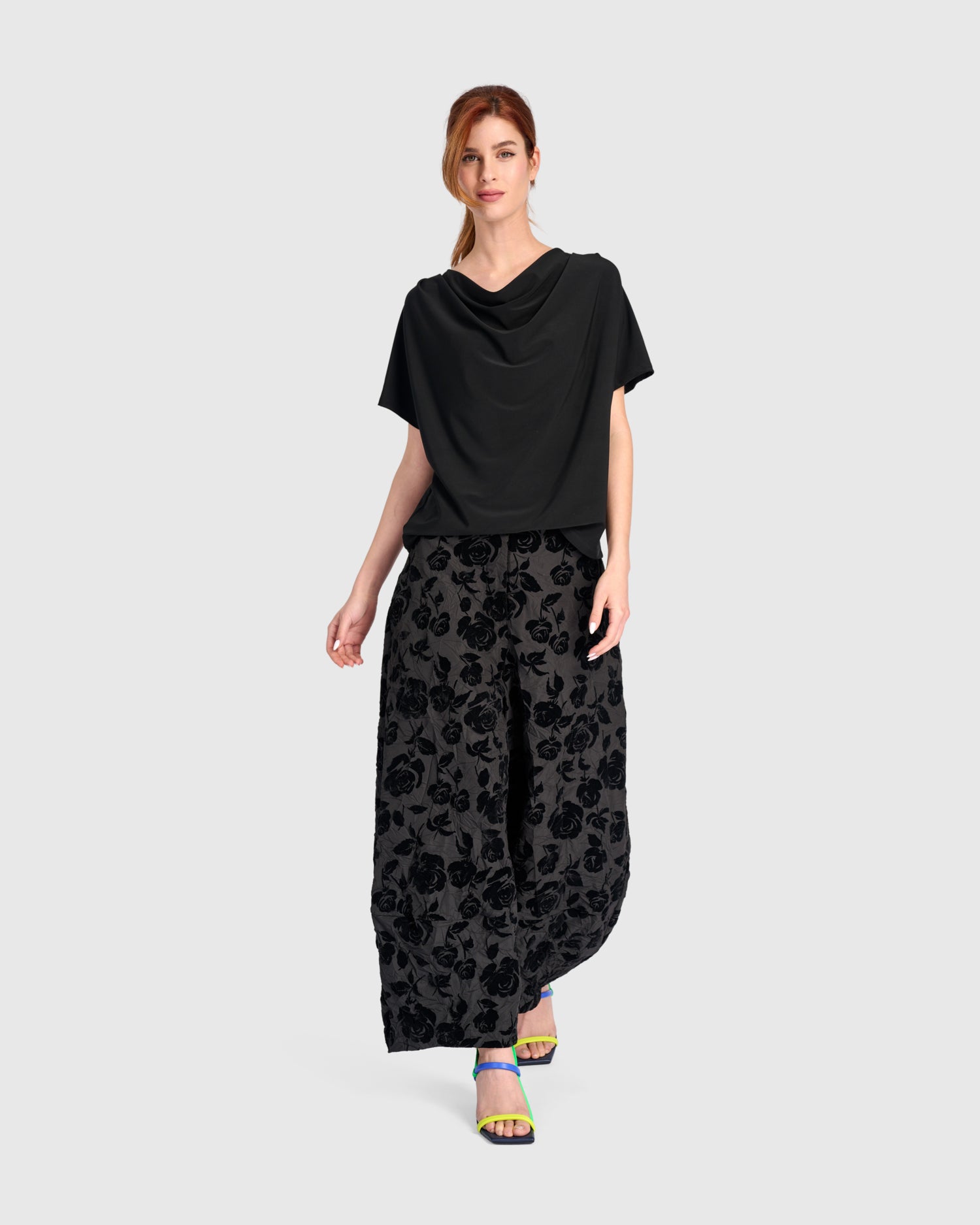 alembika-attar-lantern-pants-black-rose-ballon-hose-cropped image 3