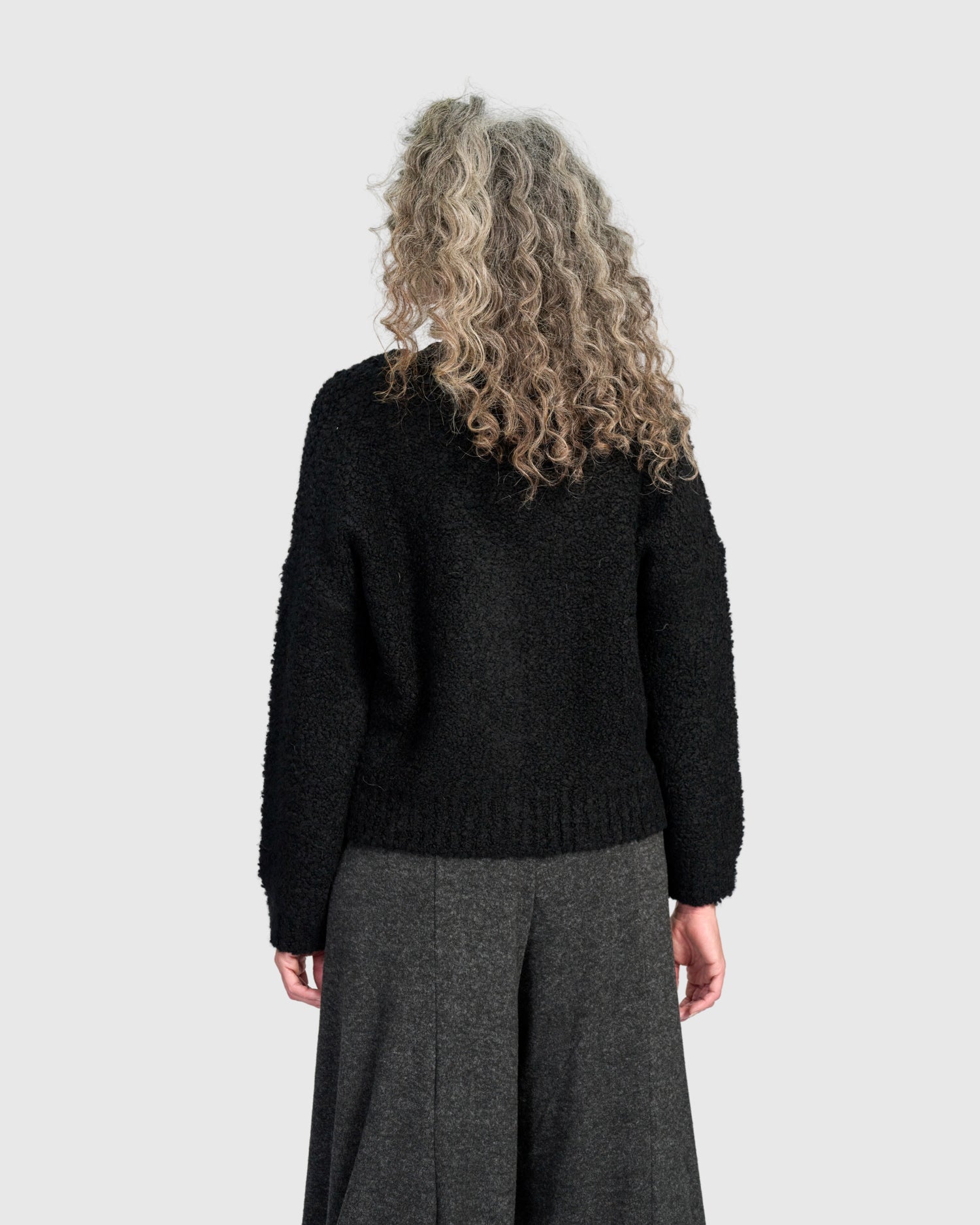 alembika-teddy-boucle-cardigan-ink-schwarz image 5