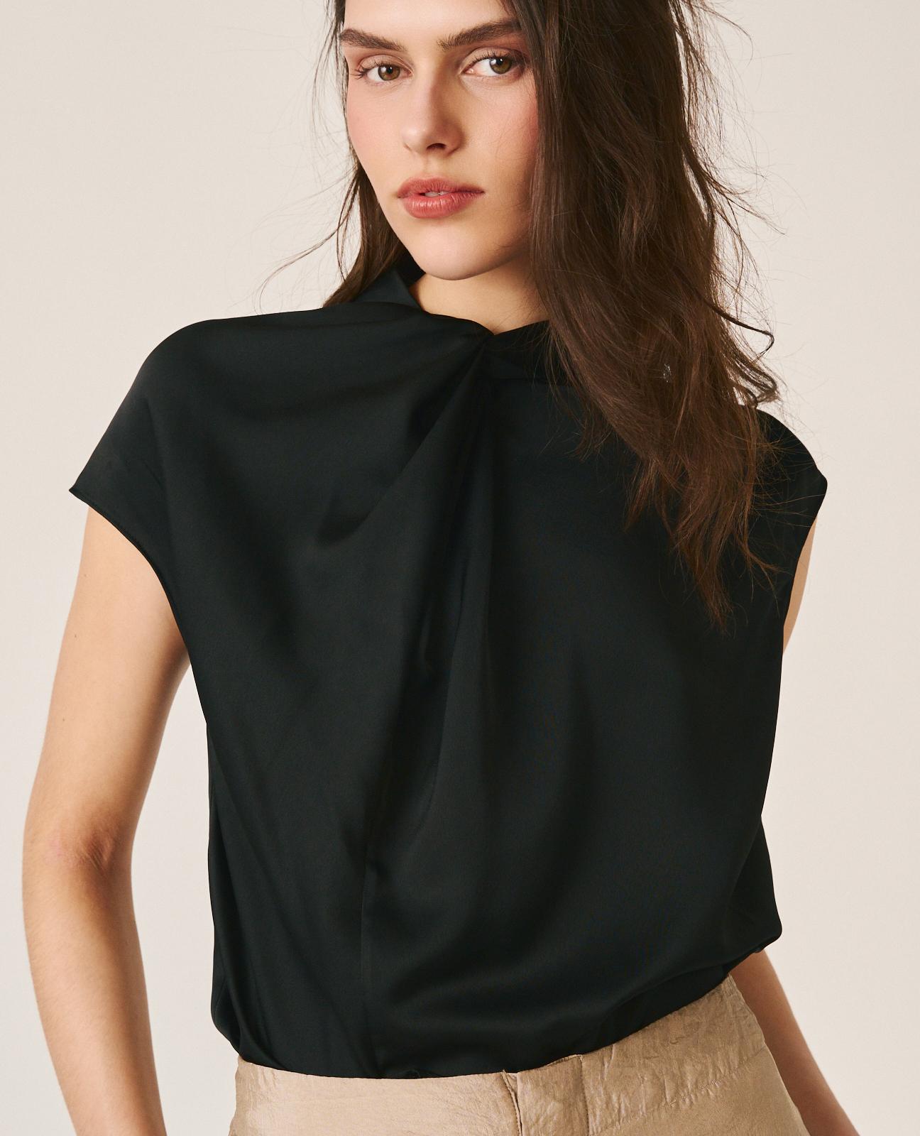 alma-en-pena-satin-bluse-schwarz-rmellos-drapiert image 3
