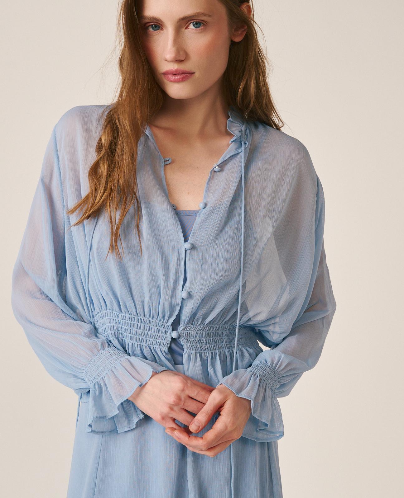 alma-en-pena-bluse-langarm-chiffon-hellblau-mit-r-schen-und-knopfleiste image 4