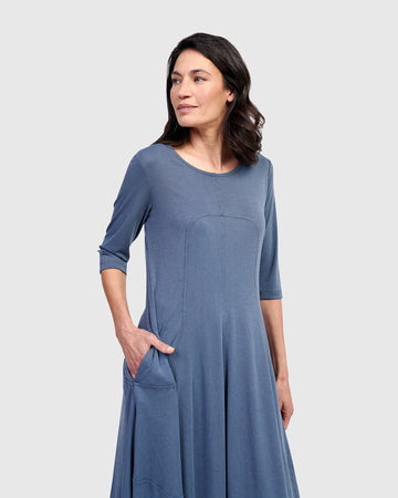 alembika-essential-crew-cocoon-kleid-blue-mist image 7