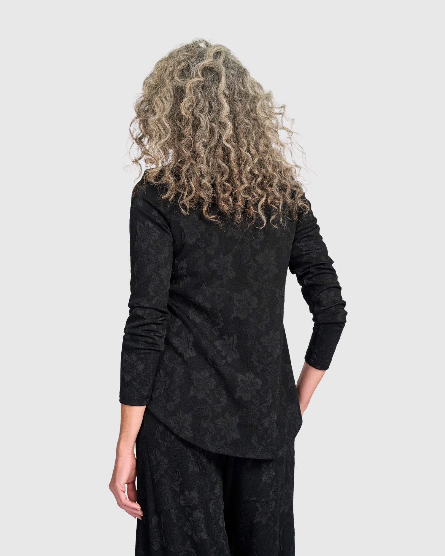 alembika-keepsake-v-neck-top-black-flora-langarmshirt-mit-floral image 6