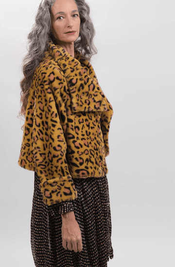 alembika-etosha-crop-jacke-serval-kunstpelz-bolerojacke image 4