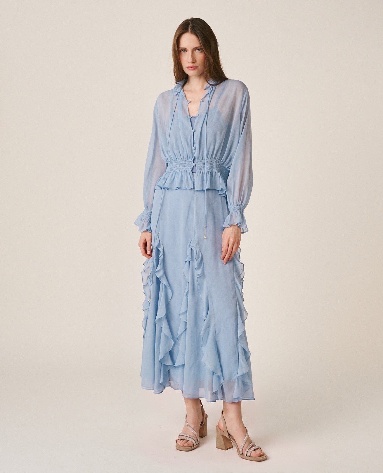 alma-en-pena-bluse-langarm-chiffon-hellblau-mit-r-schen-und-knopfleiste image 2