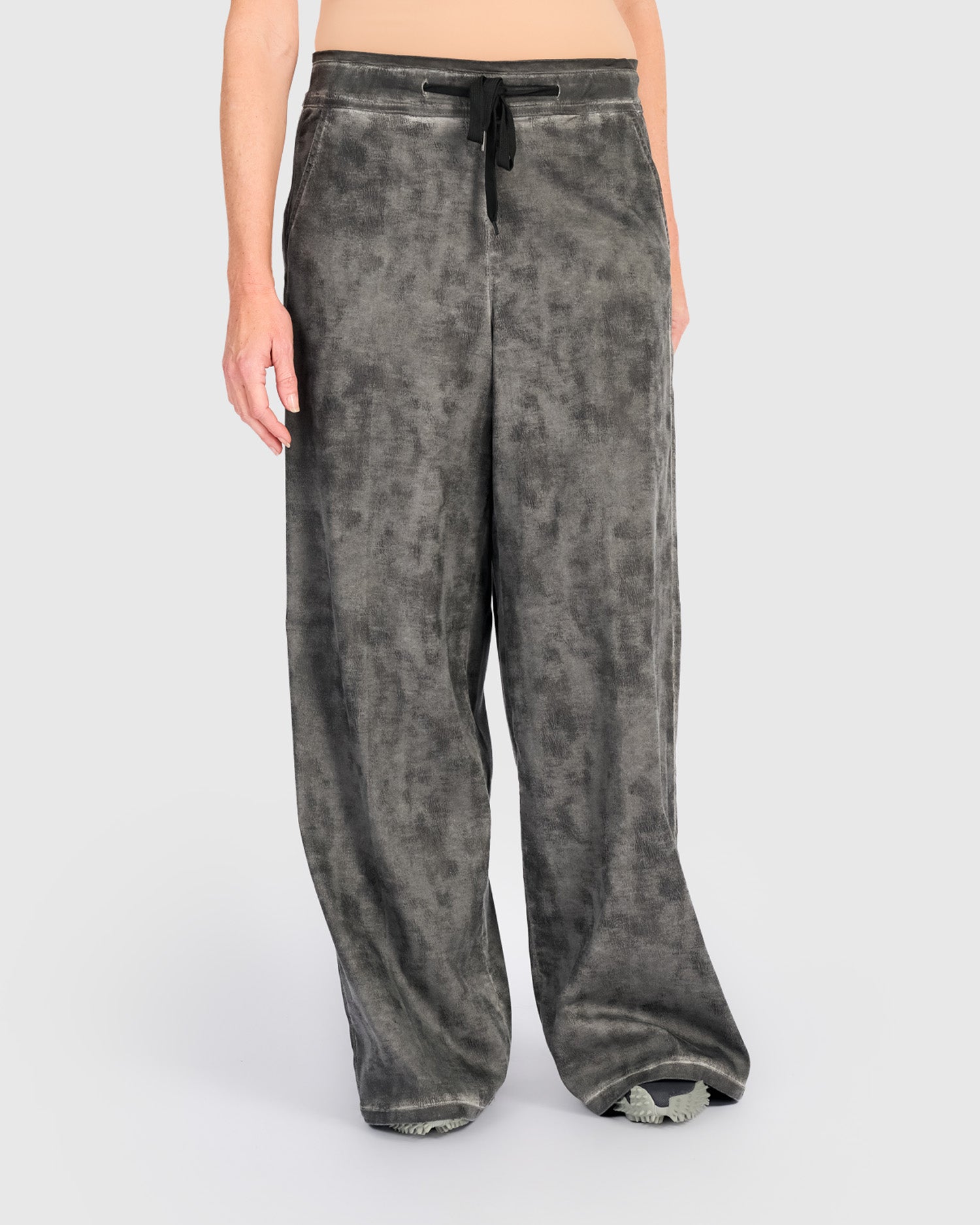 alembika-stone-wash-wide-leg-stretch-jeans-smoke image 3