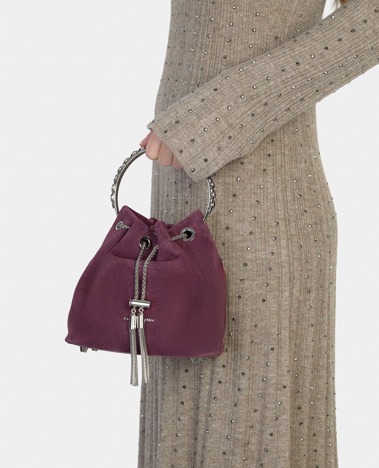 alma-en-pena-bowler-bag-mit-anh-nger-detail-bordeaux image 4