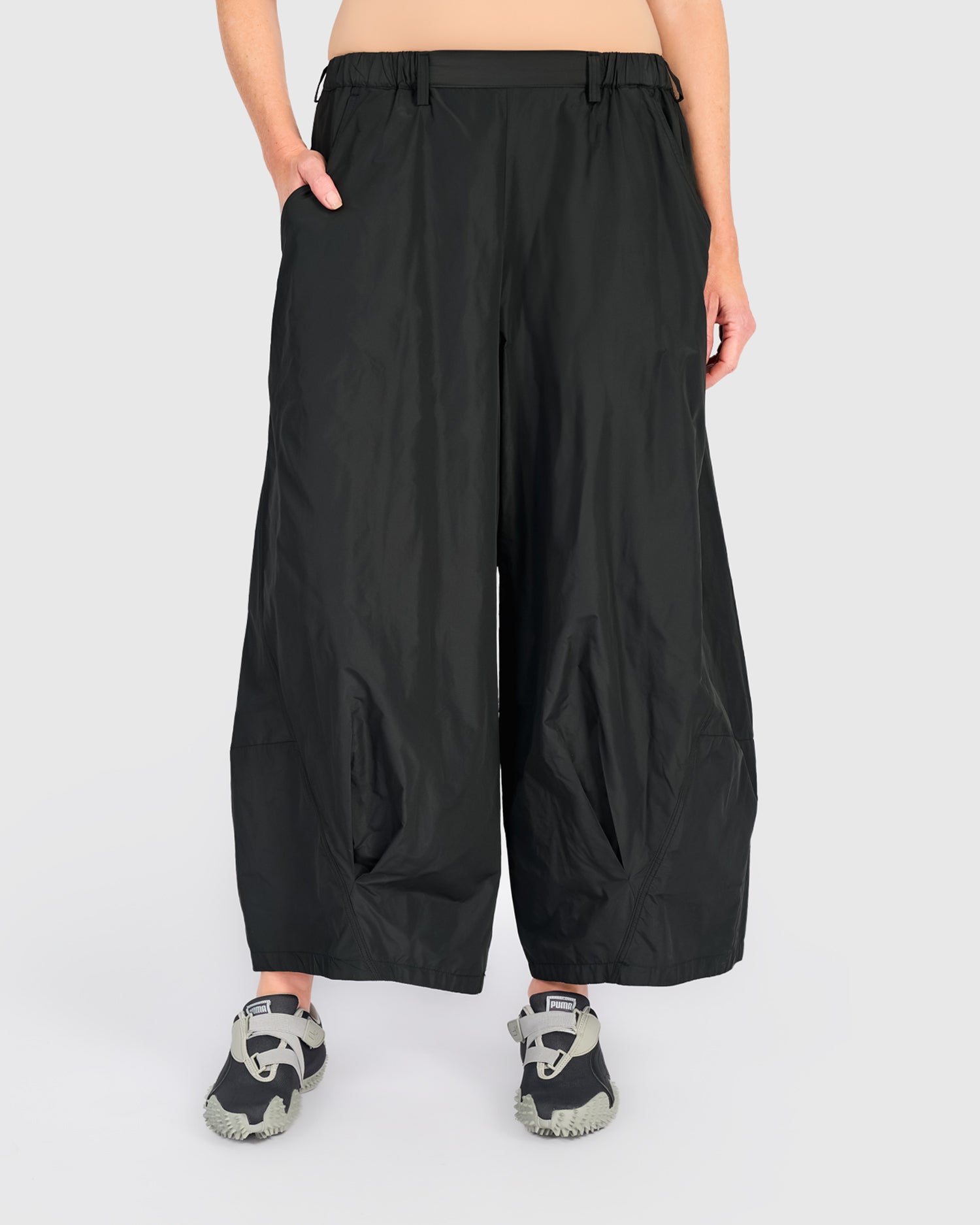 alembika-amplified-swish-hose-black-high-waist-wide-leg image 3