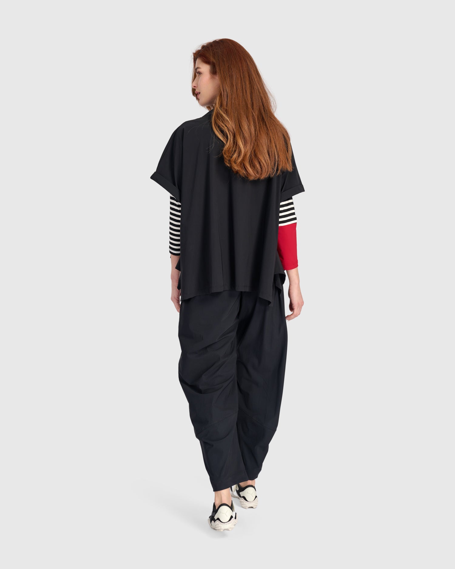 alembika-tekbika-trapeze-topper-black-red-a-linien-weste image 4