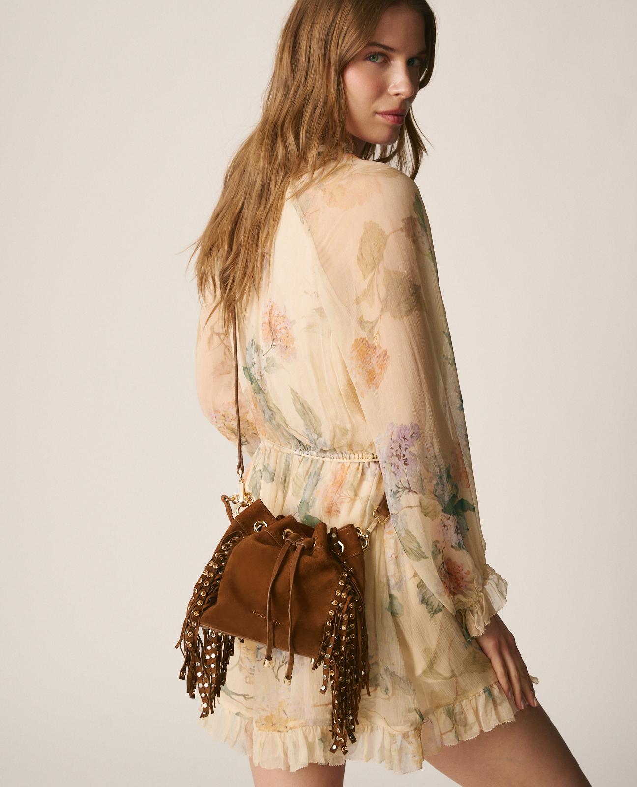 alma-en-pena-clutch-tasche-mit-metall-details-camel-leder image 3