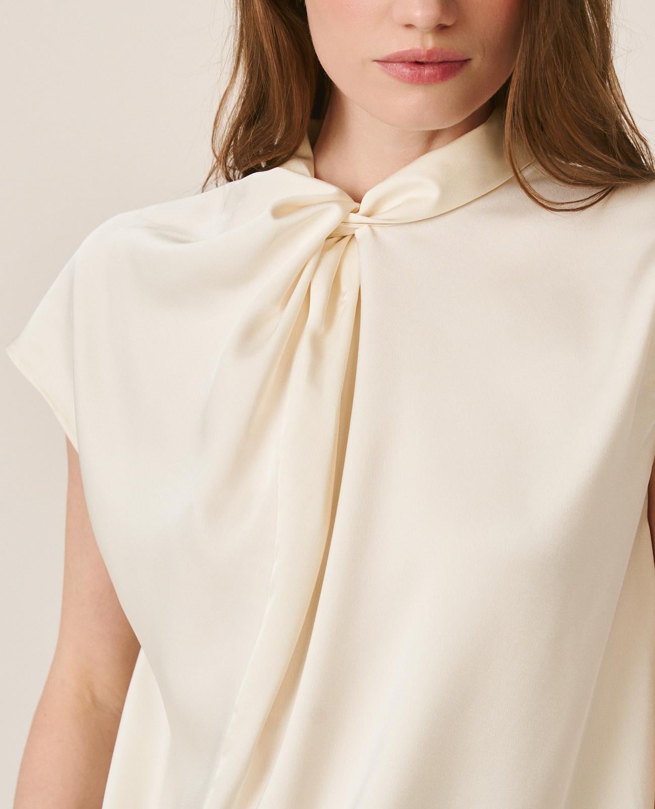 alma-en-pena-satin-plain-blouse-wei-e-rmellose-satin-bluse-mit-drap-ausschnitt image 4