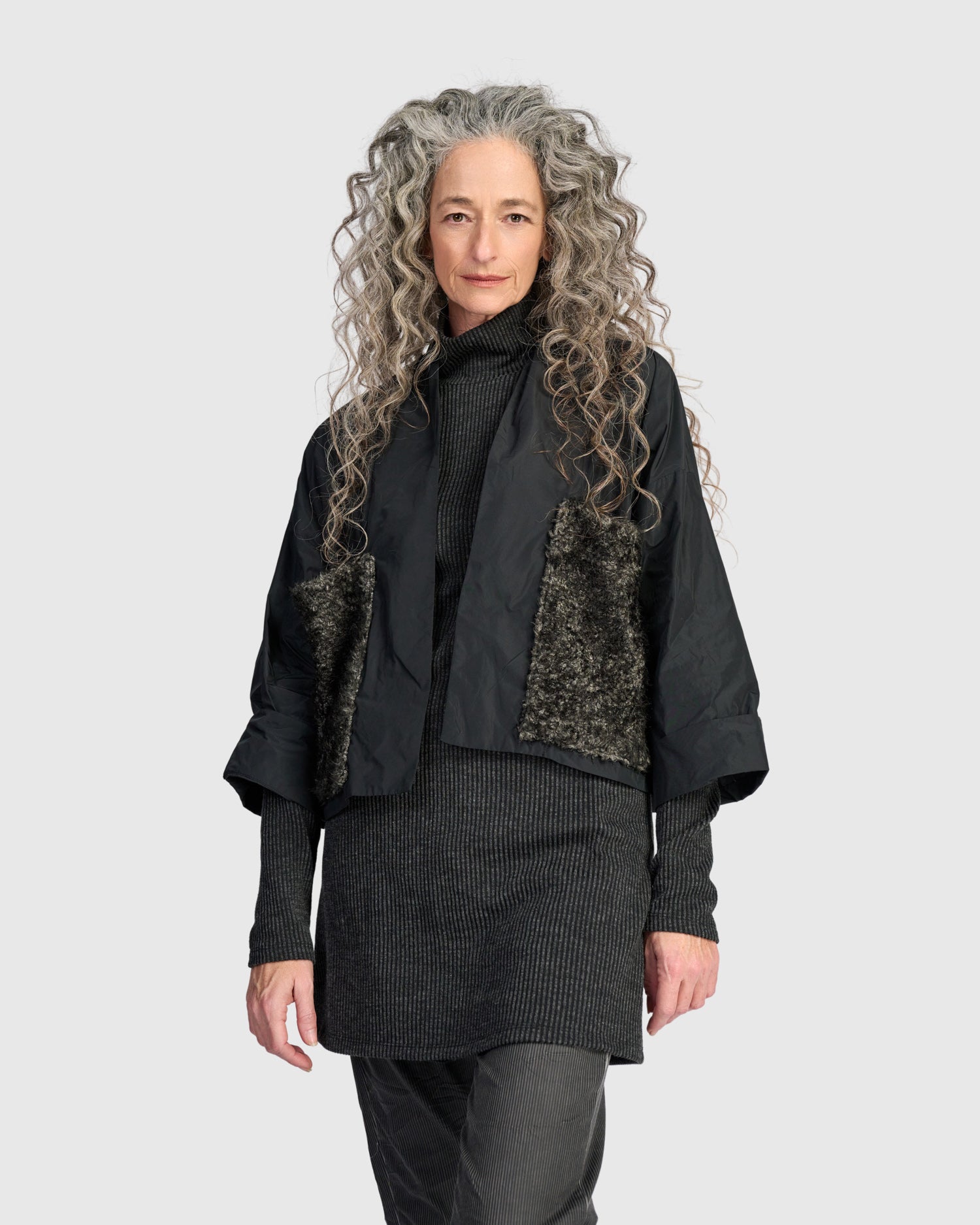 alembika-urban-basalt-jacke-schwarz-boxy-kurzjacke image 3