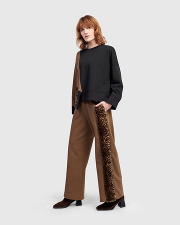alembika-urban-strut-relaxed-hose-camel image 3