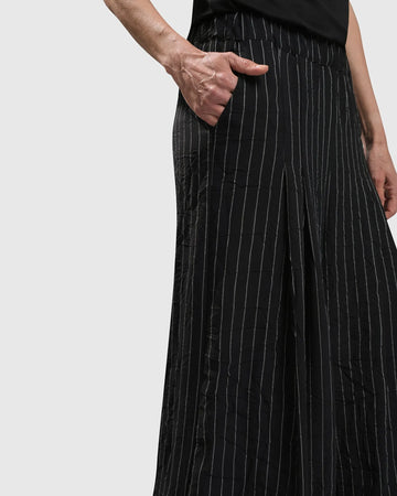 alembika-drinks-on-me-hose-pinstriped-caprihose image 3
