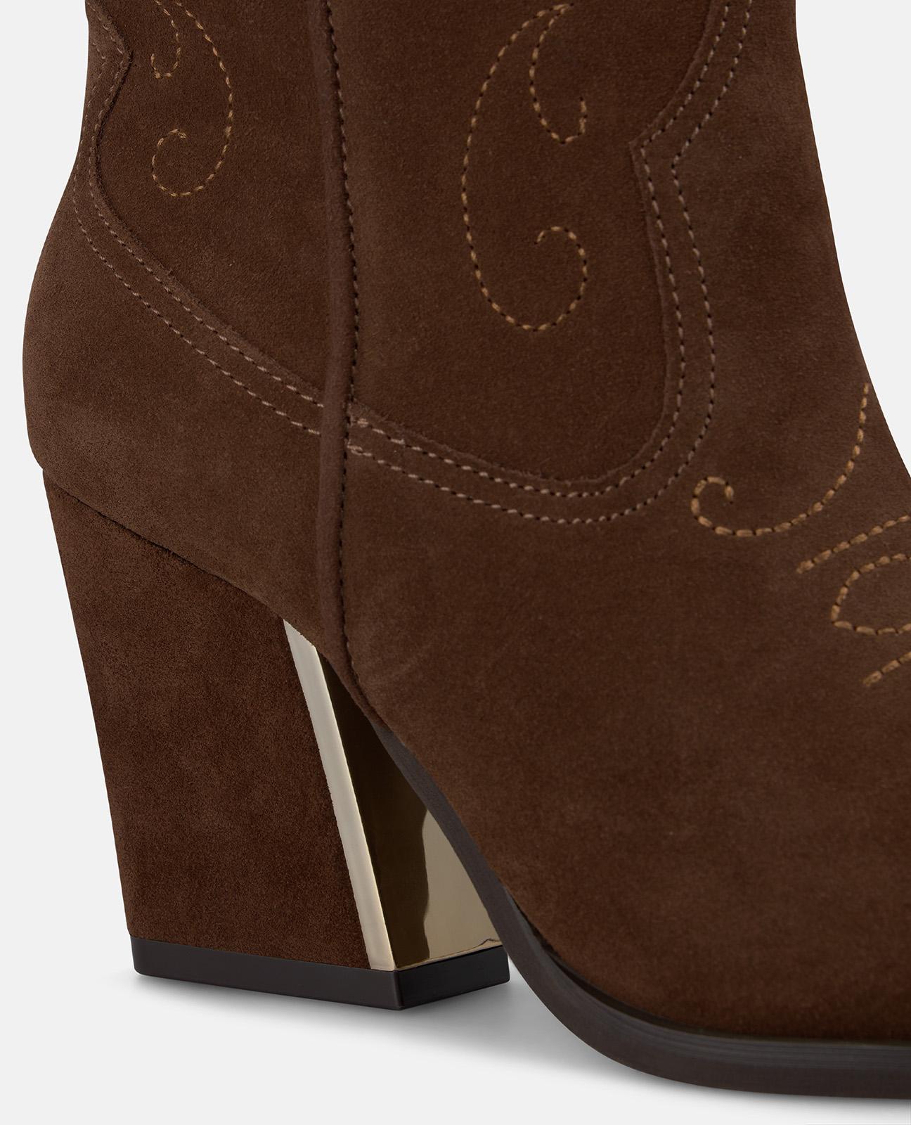 alma-en-pena-suede-cowboy-boots-camel-damen-stiefeletten-mit-stickerei-und-8-cm- image 4