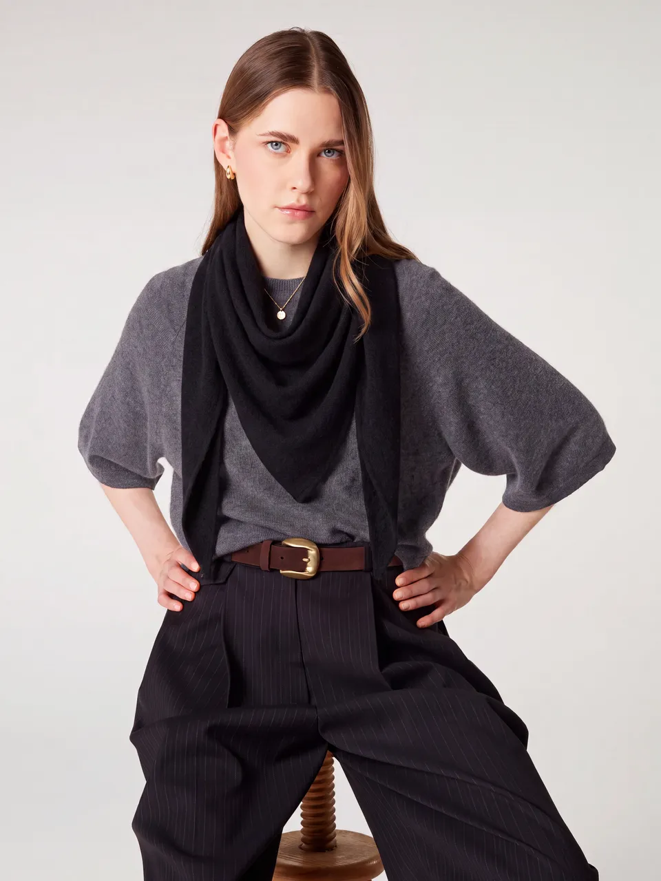 absolut-danika-dreiecksschal-damen-100-kaschmir-schwarz image 1