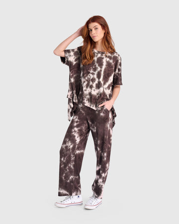 alembika-latte-flounce-t-shirt-braun-pink-tie-dye image 6