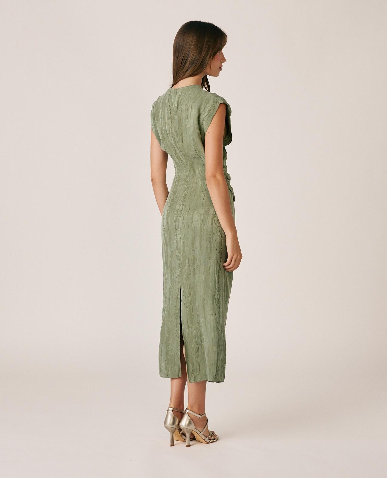 alma-en-pena-moir-jacquard-midi-dress-midikleid-khaki-drapiert image 5