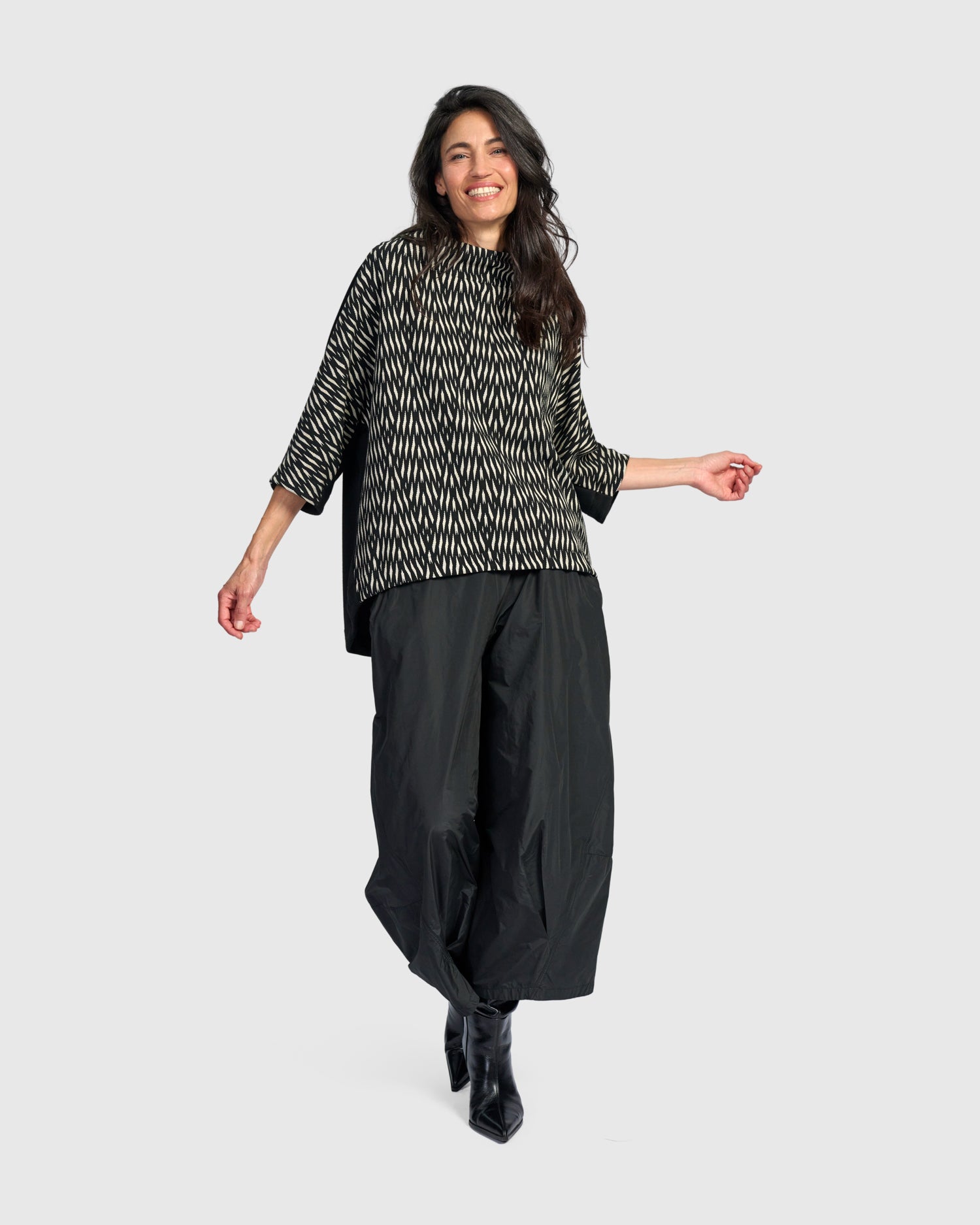 alembika-vertex-funnel-pullover-top-zebra image 5