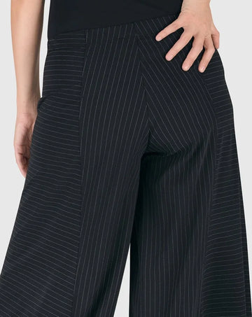 alembika-tekbika-pinstripe-punto-hose-schwarz image 4
