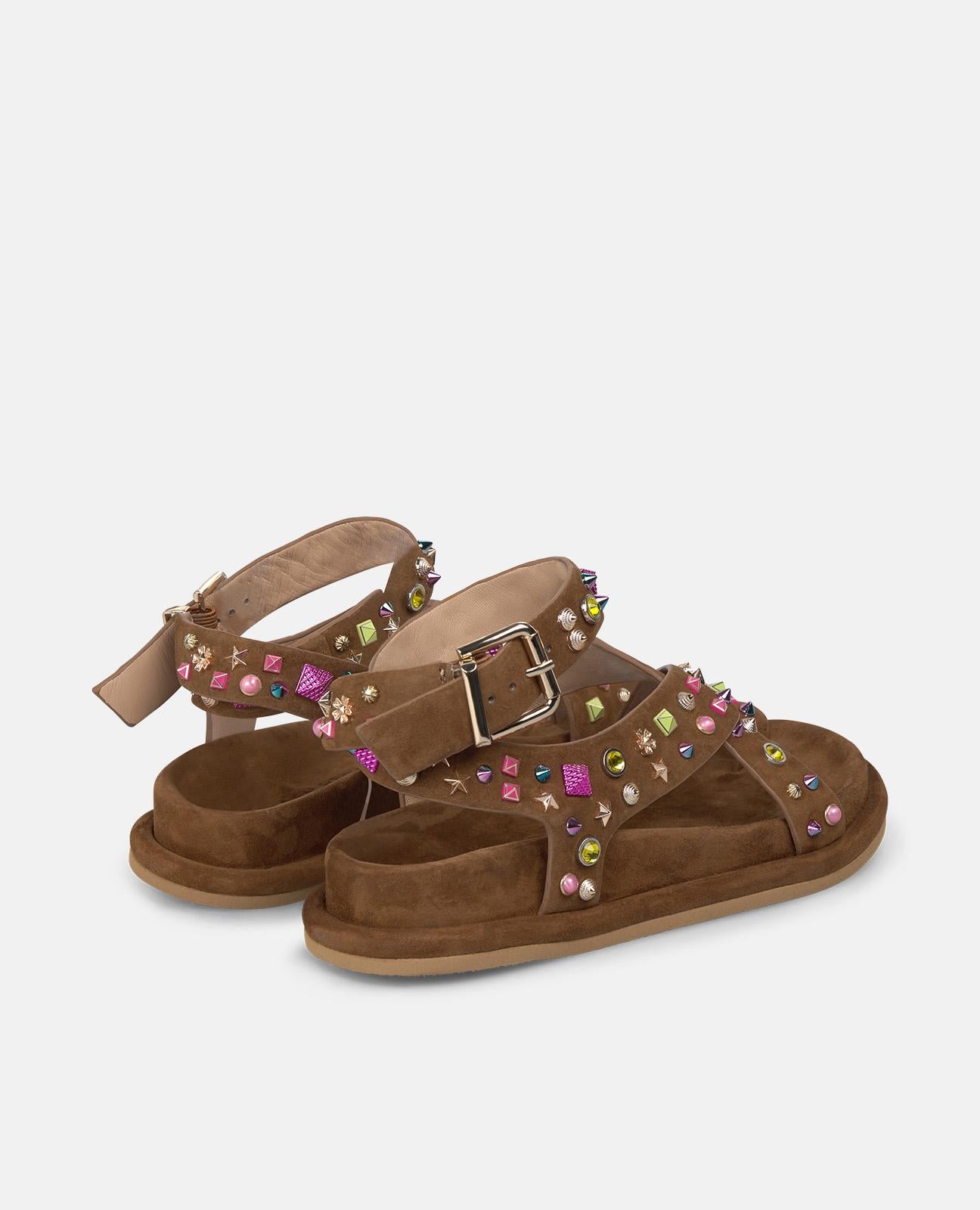 alma-en-pena-flache-sandalen-caramelo-mit-nieten-und-zehenschlaufe image 3
