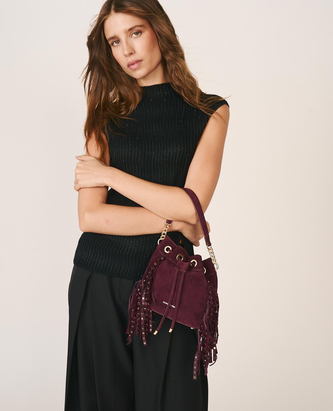 alma-en-pena-candy-bag-aus-veloursleder-mit-fransen-bordeaux image 2