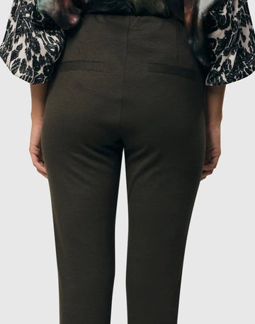 alembika-essential-slim-pants-schlanke-hose-woods image 4