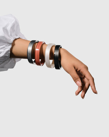 alembika-minimalist-bangle-armreif-frost image 8