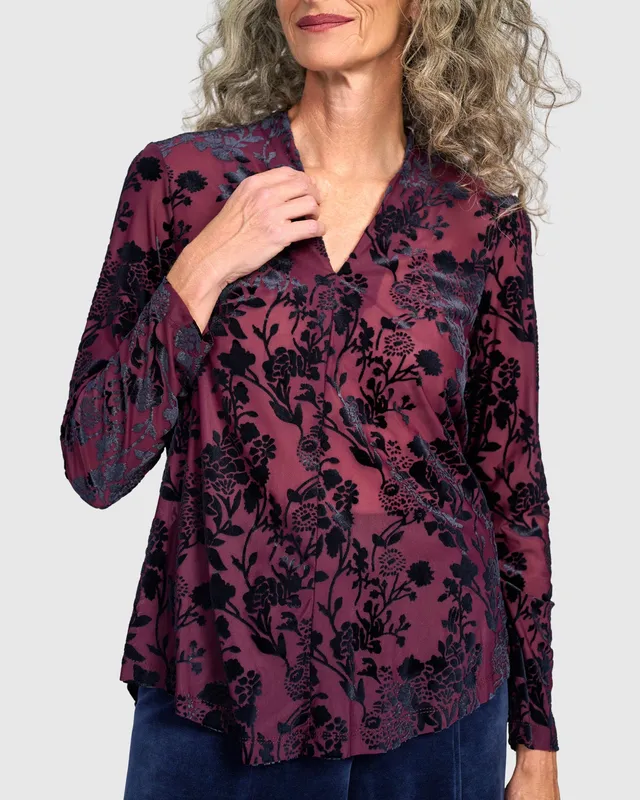 alembika-rosette-v-neck-top-wine-samt-langarmshirt image 1