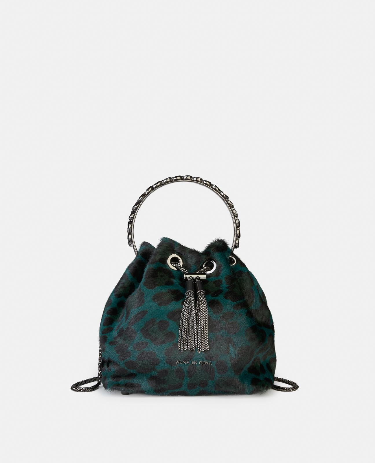alma-en-pena-bowler-bag-mit-anh-nger-detail-in-blau image 1