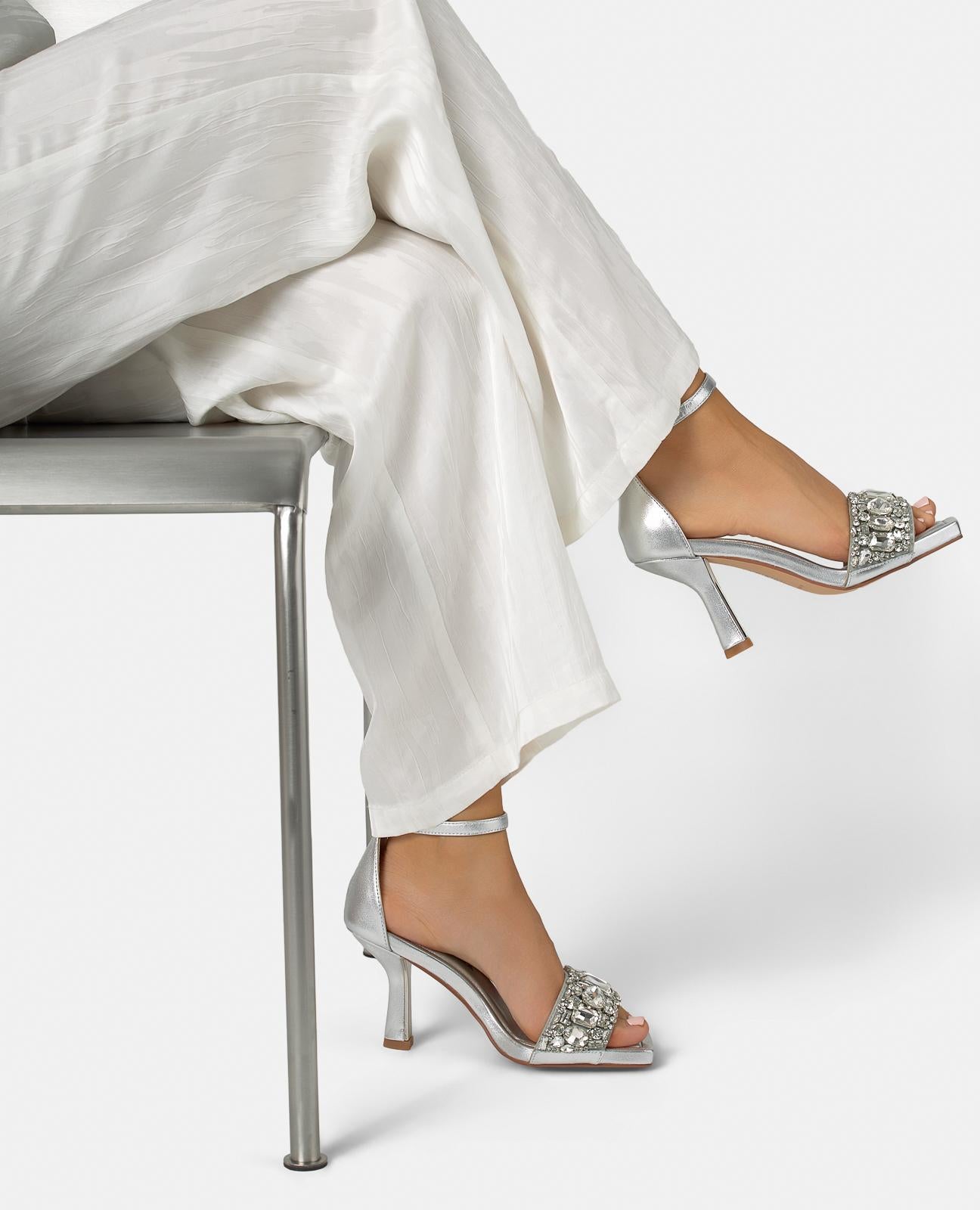 alma-en-pena-metallic-riemchen-sandalen-silber-eckige-zehe-strass-9-cm-absatz image 5