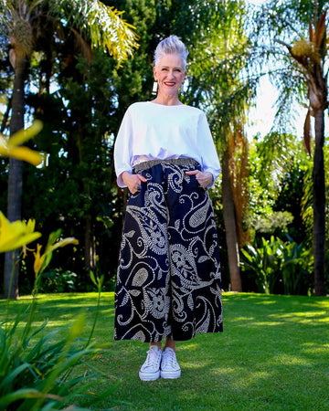 alembika-paisley-palazzo-hose-schwarz-elfenbein-wide-leg image 2