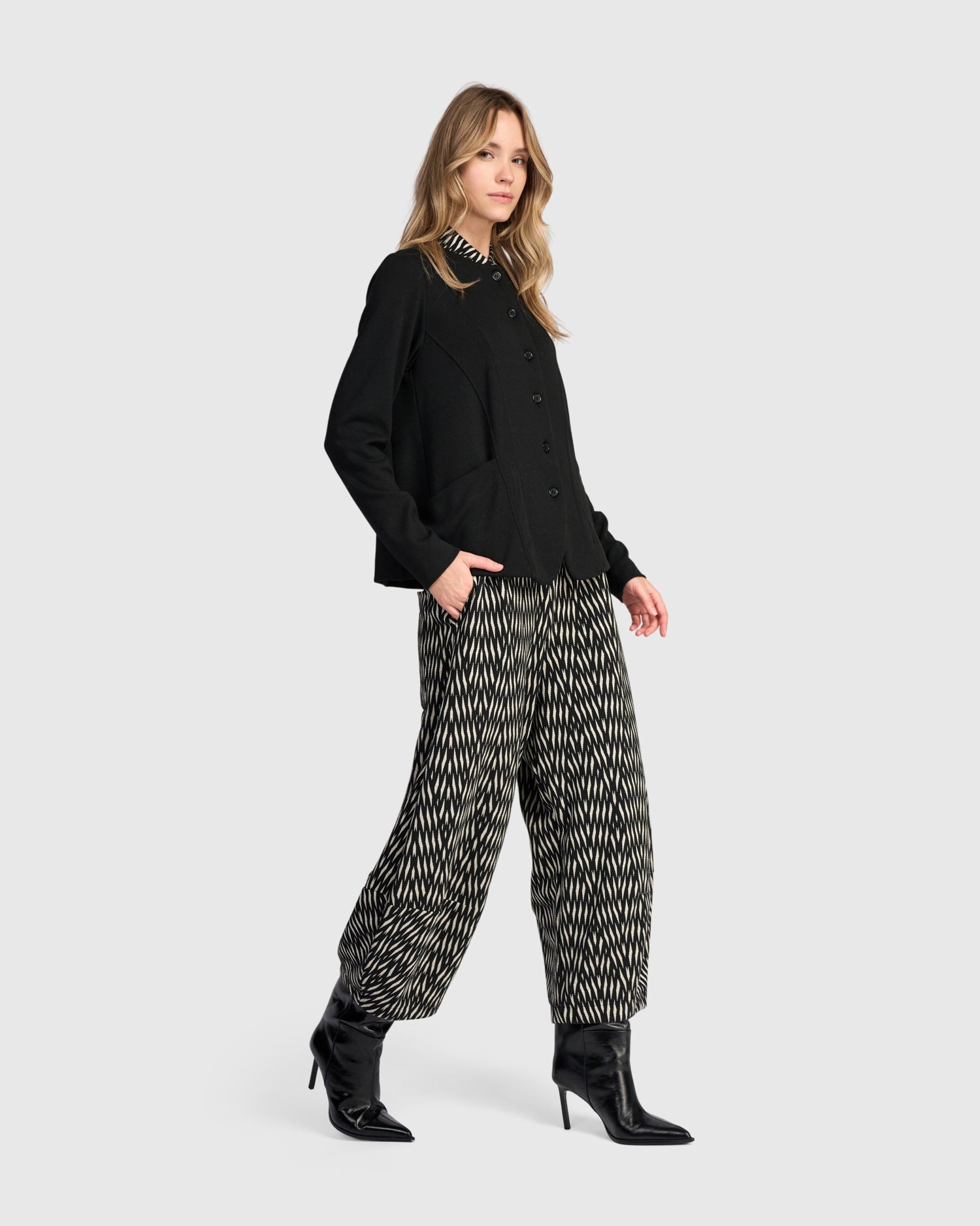 alembika-catalyst-blazer-schwarz-double-knit image 4
