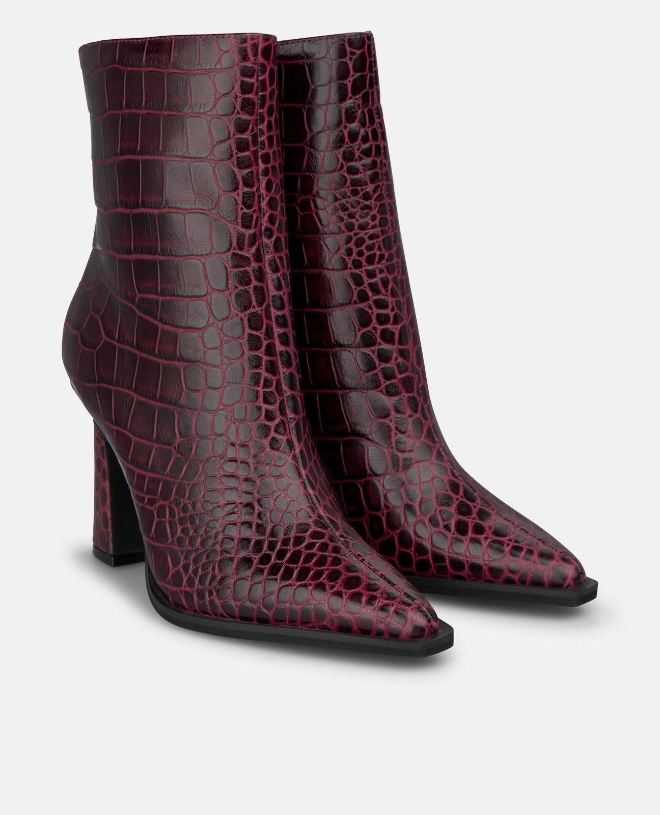 alma-en-pena-stiefelette-bordeaux-kroko-optik-spitze-9-cm-blockabsatz image 2