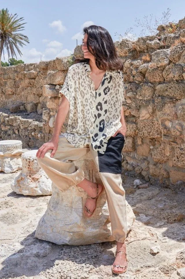 alembika-cheetah-bluse-animal-print-kurzarm image 1