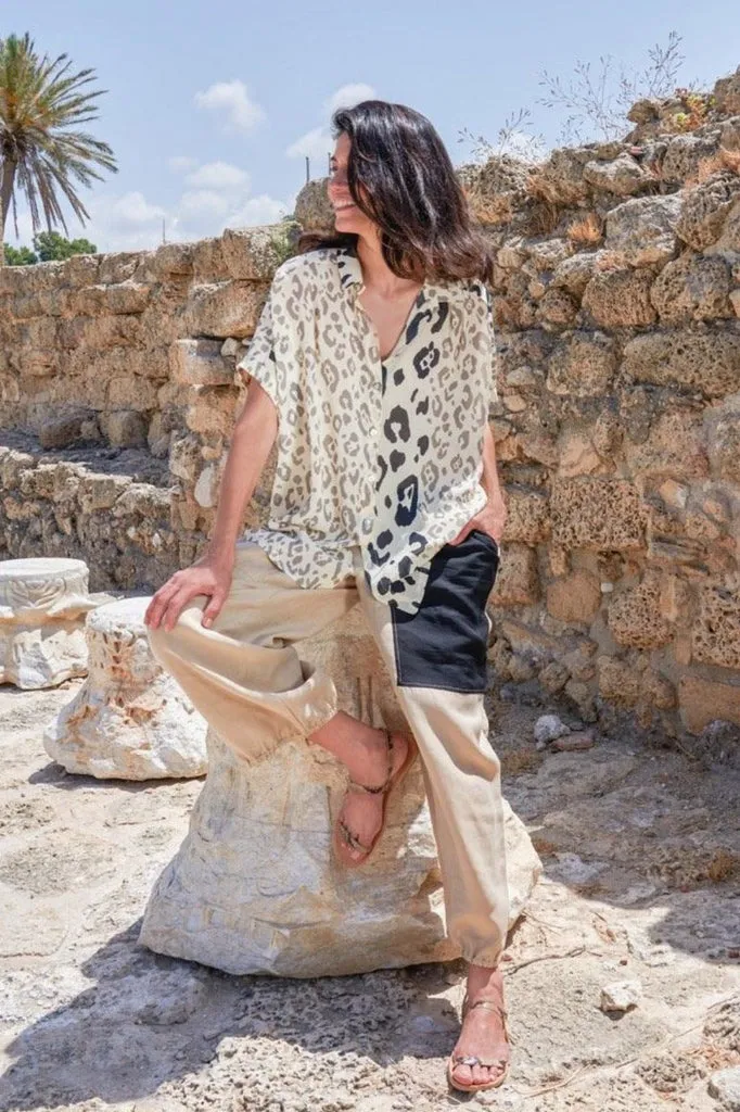 alembika-cheetah-bluse-animal-print-kurzarm image 1